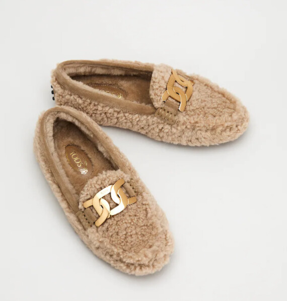 Kate 羊絨豆豆鞋，NT30,400。