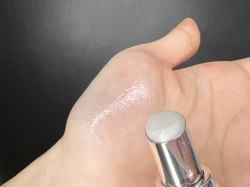 YSL情挑誘吻晶亮蜜唇膏(#1凍心冰晶)試色。