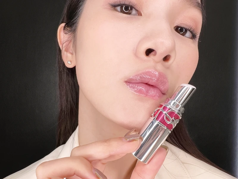 YSL情挑誘吻晶亮蜜唇膏(#2誘惑軟糖)實擦。