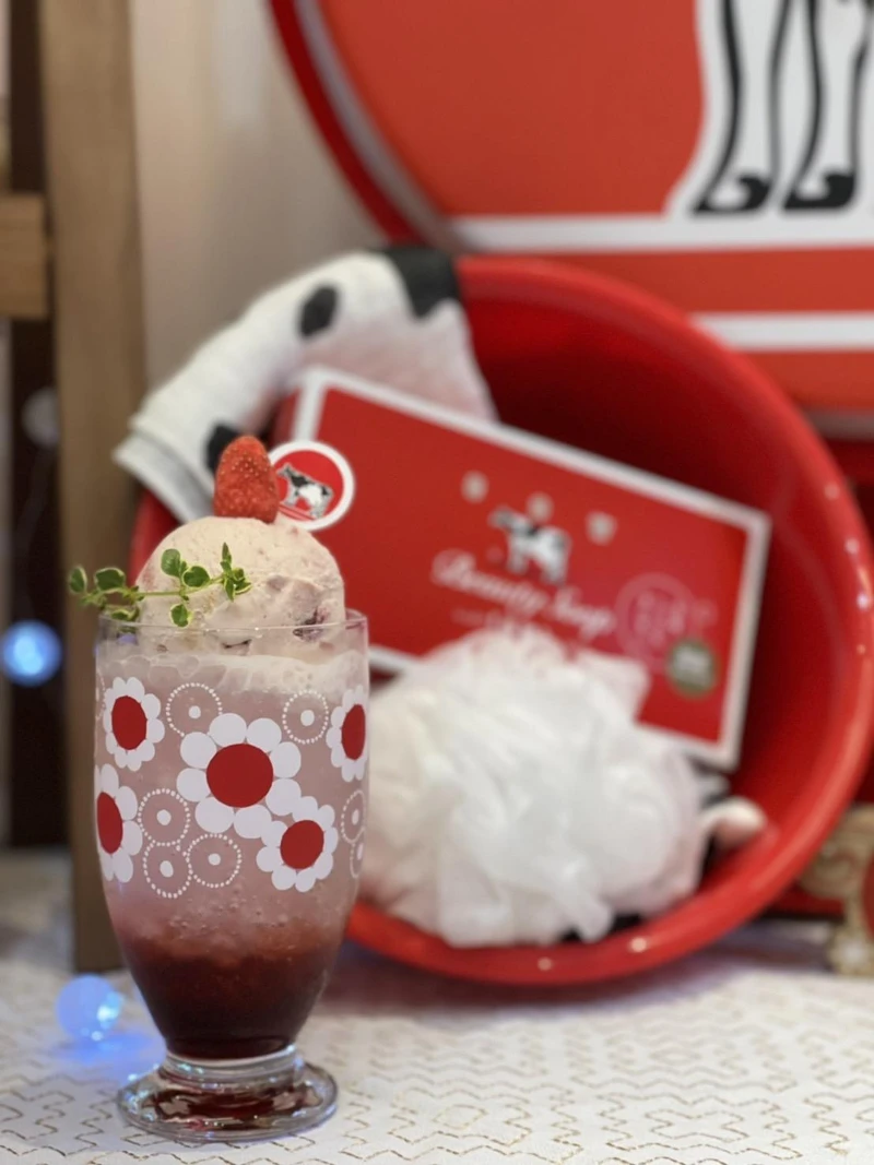 牛乳石鹼X咖啡浴 聯名限定商品-草莓冰淇淋氣泡飲 牛乳石鹼X咖啡浴 聯名限定商品-草莓冰淇淋氣泡飲