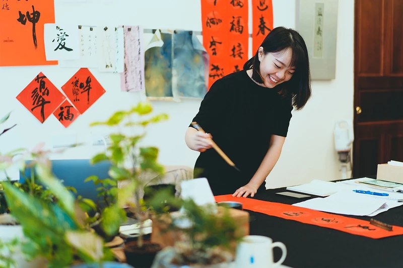 書法家—「蔽語齋」主理人王意淳將在一年之初於現場揮毫（圖片提供／蔽語齋 The shelter）。