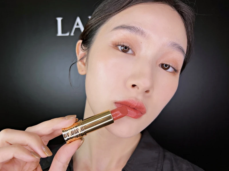 蘭蔻絕對完美唇膏絲緞霜感#274實擦試色。 蘭蔻絕對完美唇膏絲緞霜感#274實擦試色。