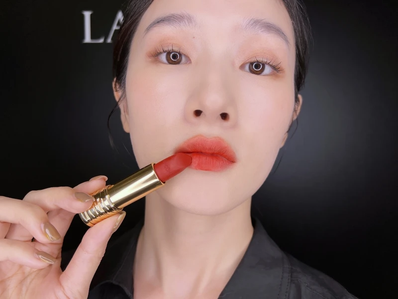 蘭蔻絕對完美唇膏絲絨霧感#196實擦試色。 蘭蔻絕對完美唇膏絲絨霧感#196實擦試色。