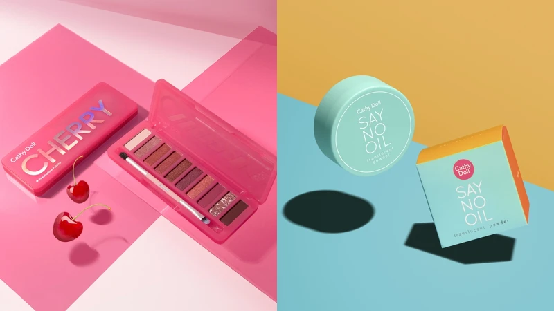 泰國彩妝Cathy Doll 凱蒂娃娃,左為顯色柔和10色眼影盤、右為零油光蜜粉。 泰國彩妝Cathy Doll 凱蒂娃娃,左為顯色柔和10色眼影盤、右為零油光蜜粉。