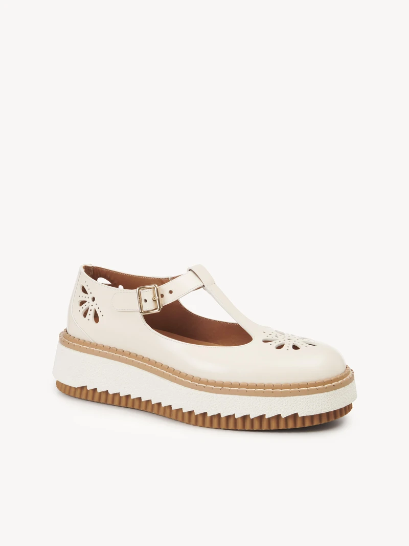 Chloé Kurtys 米白色瑪莉珍鞋,NT27,200。 Chloé Kurtys 米白色瑪莉珍鞋,NT27,200。