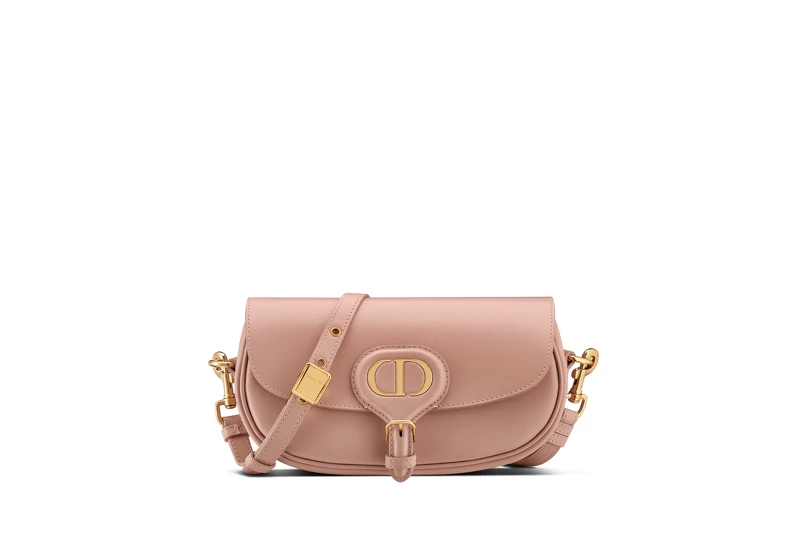 Dior Bobby East West玫瑰粉扁身小牛皮小型翻蓋包,NT94,000 Dior Bobby East West玫瑰粉扁身小牛皮小型翻蓋包,NT94,000