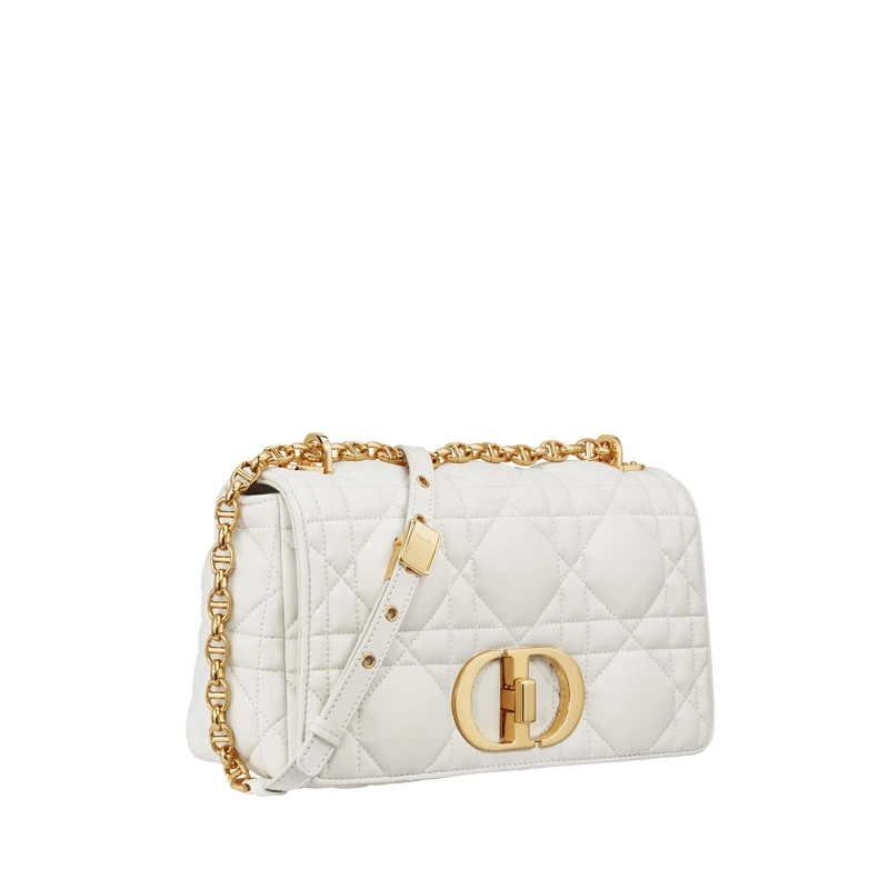 Dior Caro白色蓬鬆籐格紋柔軟小牛皮中型翻蓋包,NT130,000 Dior Caro白色蓬鬆籐格紋柔軟小牛皮中型翻蓋包,NT130,000