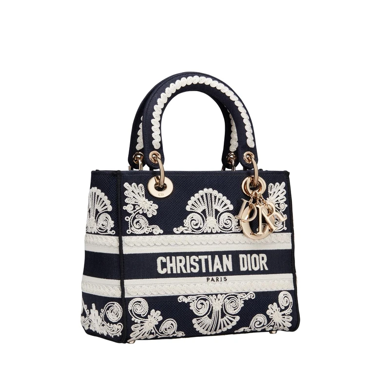 Lady Dior古典Cornely紋路刺繡帆布提包,NT150,000 Lady Dior古典Cornely紋路刺繡帆布提包,NT150,000