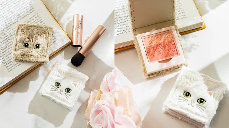 PAUL & JOE貓絨絨西洋菊雙色腮紅組,內含貓絨絨限量眼頰彩盒(二款擇一)與西洋菊雙色腮紅(10色擇一),NT1,350。 PAUL & JOE貓絨絨西洋菊雙色腮紅組,內含貓絨絨限量眼頰彩盒(二款擇一)與西洋菊雙色腮紅(10色擇一),NT1,350。