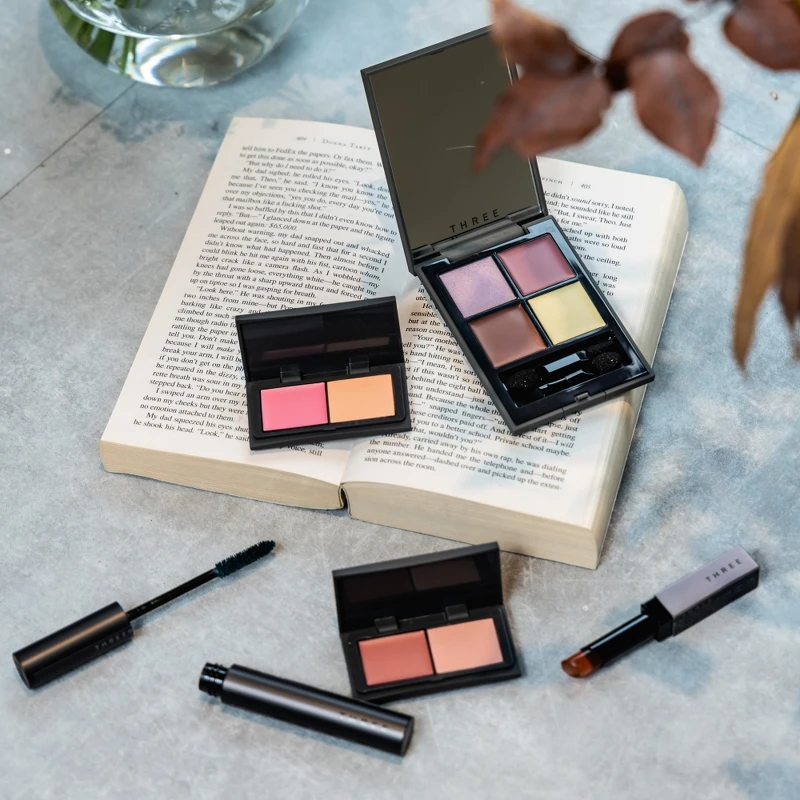 THREE 2022春季彩妝-I TALK TO THE WIND當自由之風揚起。 THREE 2022春季彩妝-I TALK TO THE WIND當自由之風揚起。