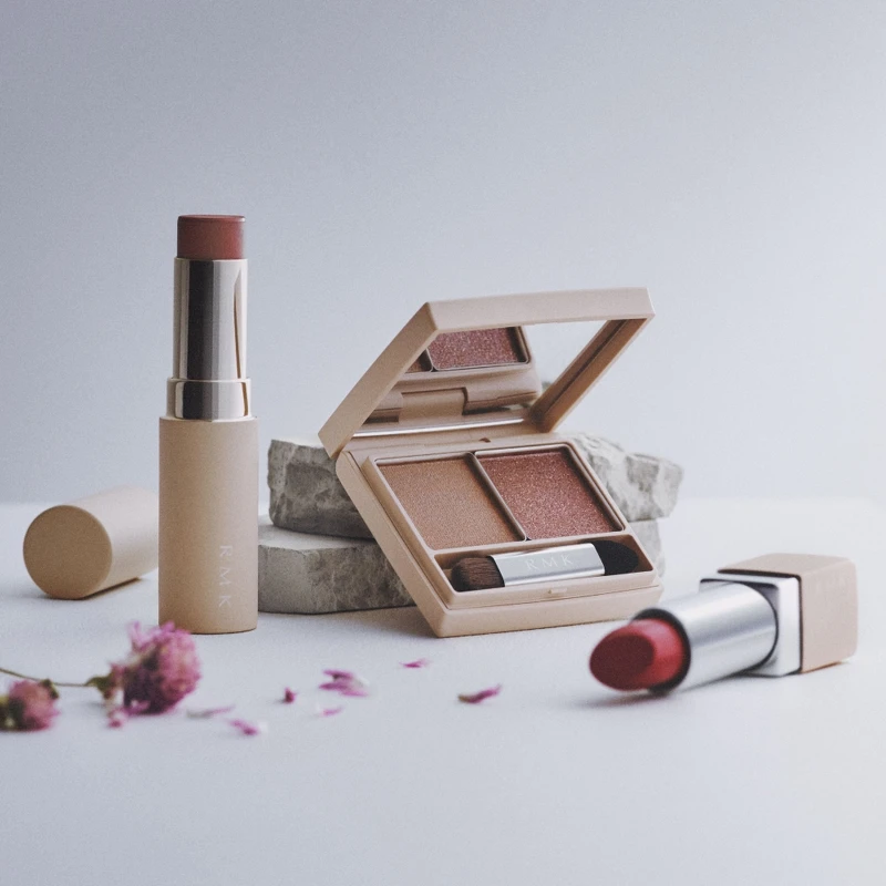 RMK 2022春妝SPRING BLAZE產品視覺。 RMK 2022春妝SPRING BLAZE產品視覺。