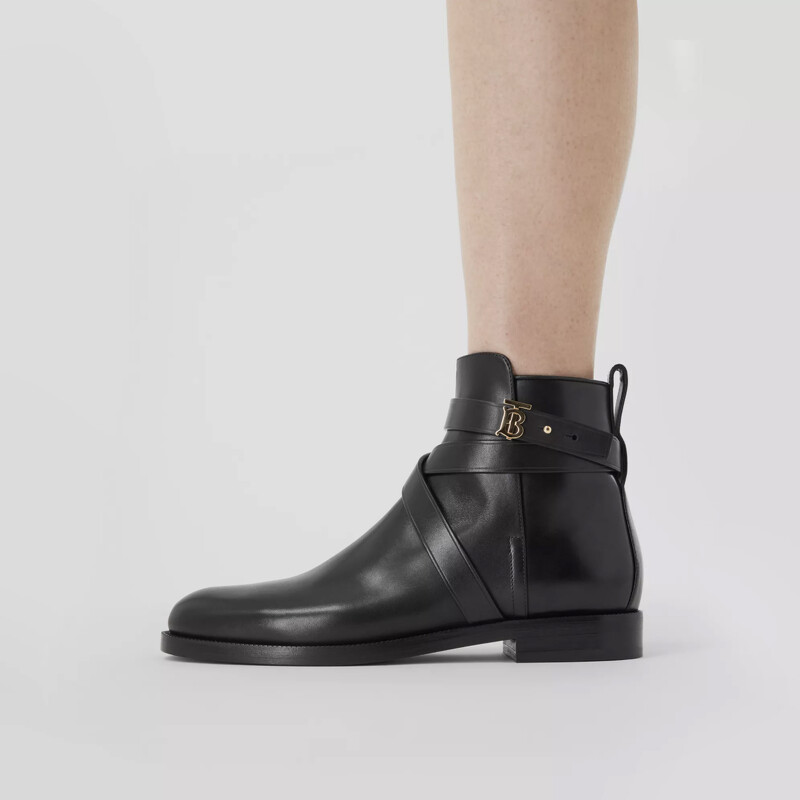Burberry花押字圖案皮革踝靴，NT28,900