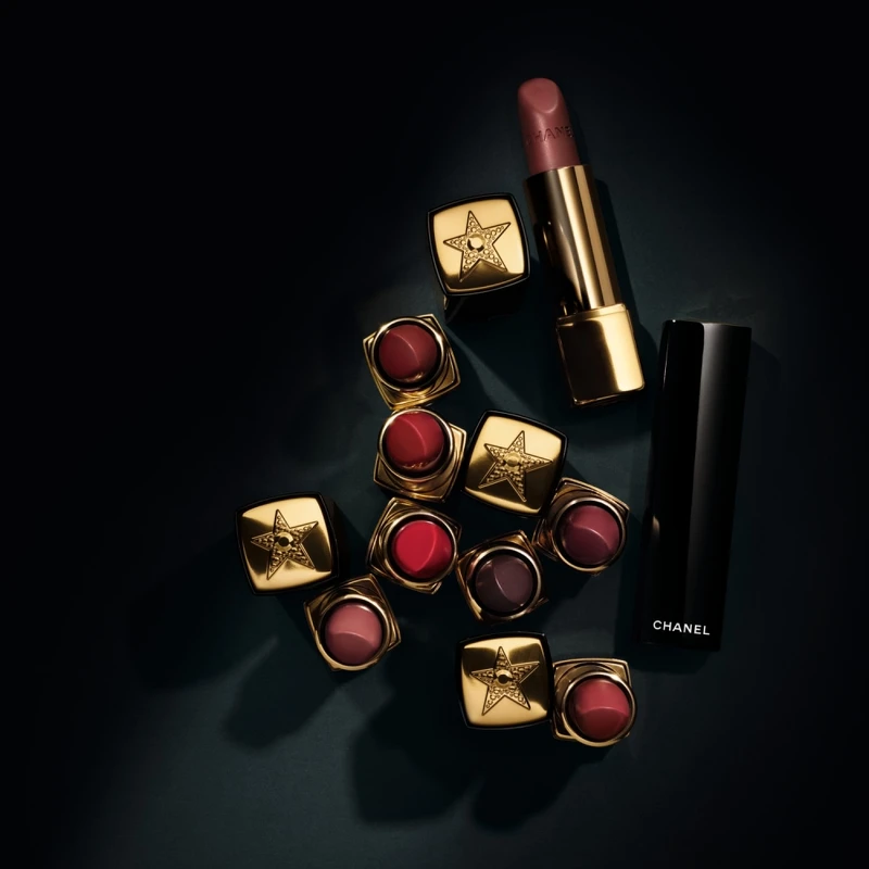 CHANEL香奈兒彗星絲絨唇膏情境圖。 CHANEL香奈兒彗星絲絨唇膏情境圖。