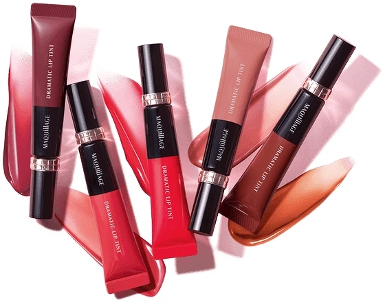 MAQuillAGE心機彩粧心機星魅柔光嫩唇釉,強調柔光、水潤、不沾染,摘下口罩依然唇妝定格。 MAQuillAGE心機彩粧心機星魅柔光嫩唇釉,強調柔光、水潤、不沾染,摘下口罩依然唇妝定格。