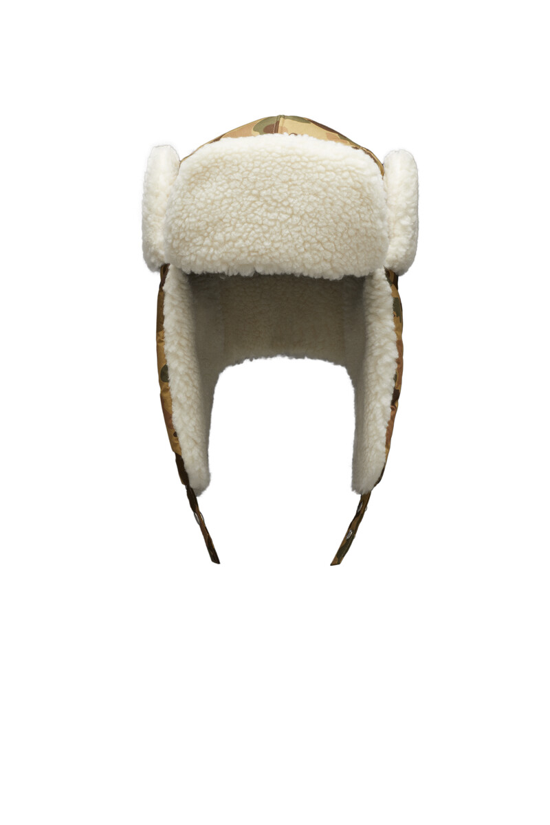 MONCLER PALM ANGELS 毛絨遮耳帽，NT12,400。