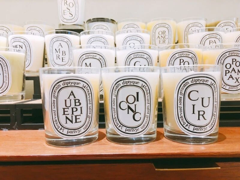 diptyque的香氛蠟燭眾多。 diptyque的香氛蠟燭眾多。