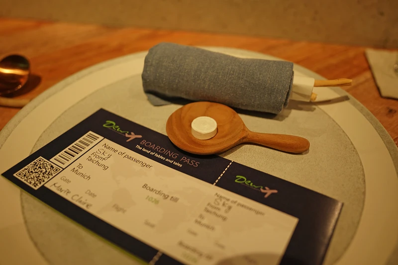 菜單以機票的形式設計。