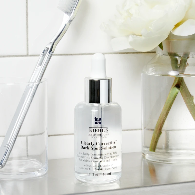 Kiehl’s契爾氏激光極淨白淡斑精華情境圖。 Kiehl’s契爾氏激光極淨白淡斑精華情境圖。