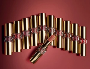 YSL情挑誘光水唇膏2022年形象圖。 YSL情挑誘光水唇膏2022年形象圖。