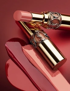 YSL情挑誘光水唇膏2022年形象圖。 YSL情挑誘光水唇膏2022年形象圖。