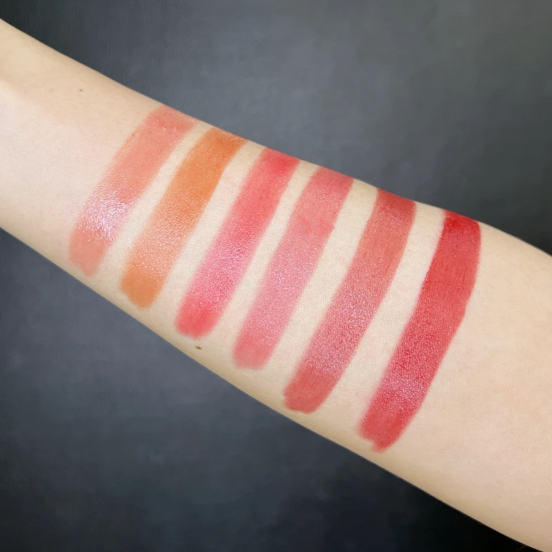 YSL情挑誘光水唇膏2022新色手部試色,左起為#150、#151、#152、#153、#154、#155。 YSL情挑誘光水唇膏2022新色手部試色,左起為#150、#151、#152、#153、#154、#155。