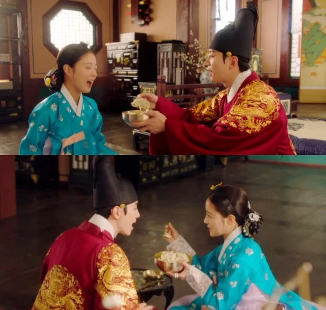 衣袖紅鑲邊兩人互餵德任親手包的醜餃子 充滿趣味和糖份