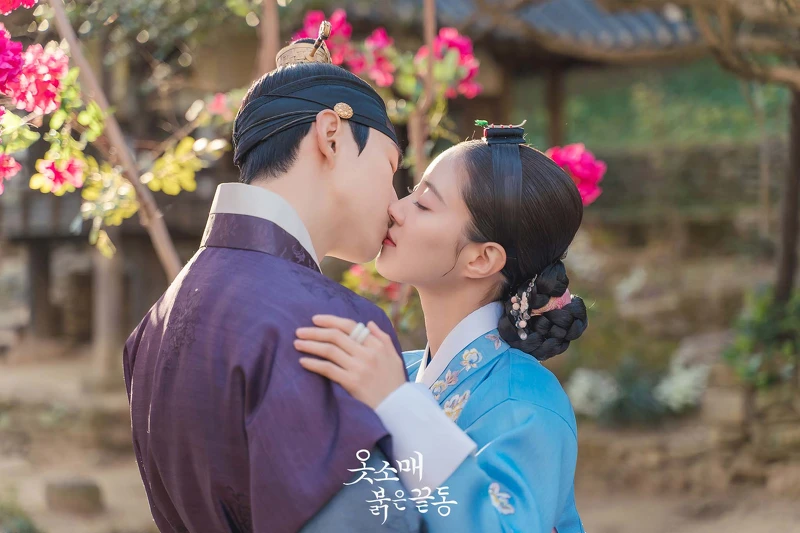 衣袖紅鑲邊結局 李俊昊李世榮甜吻