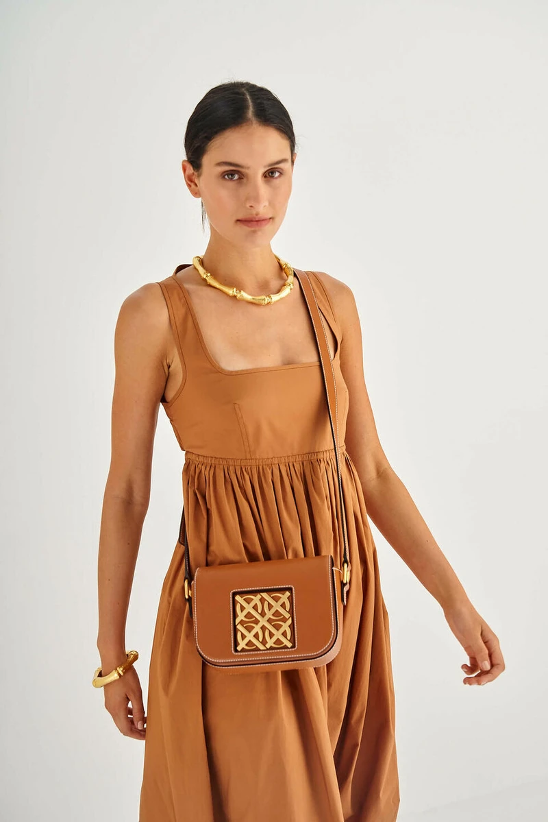 Oroton Lane 側背包 ，NT12,980