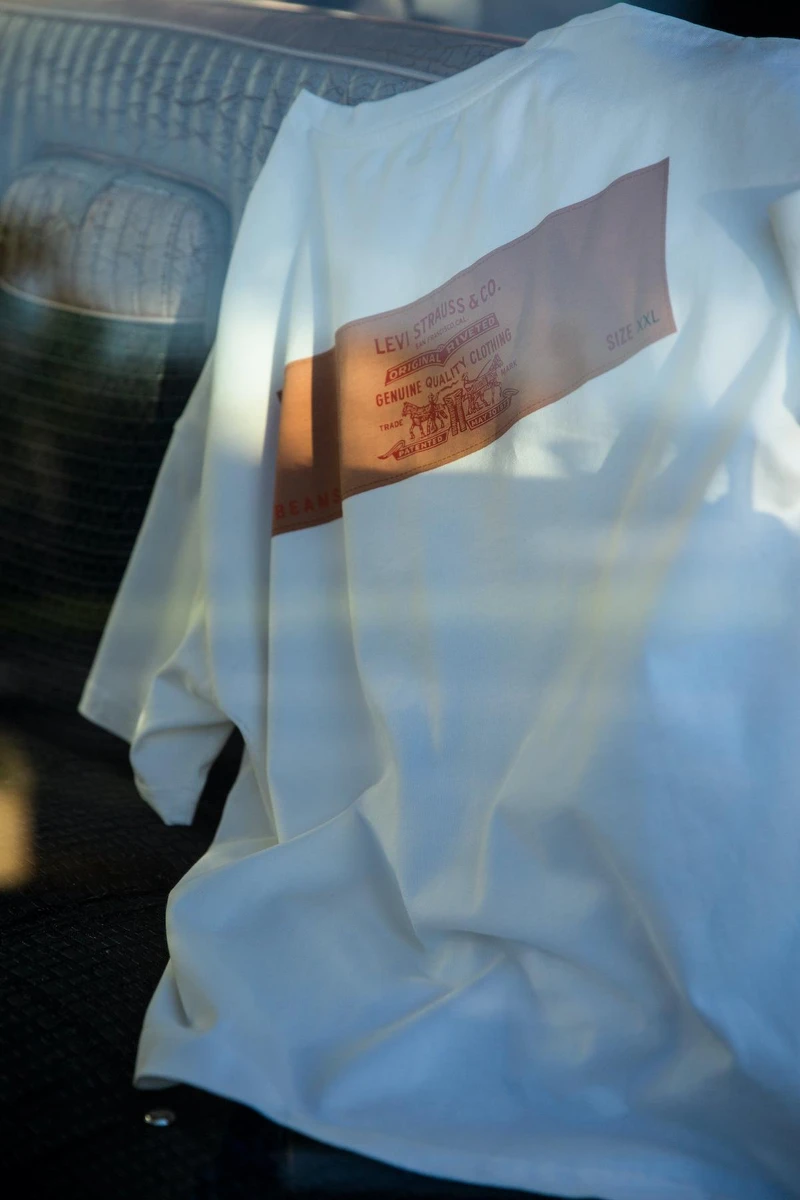 Levi’s X Beams《超級寬Super Wide》系列白T，售價NT$1,900