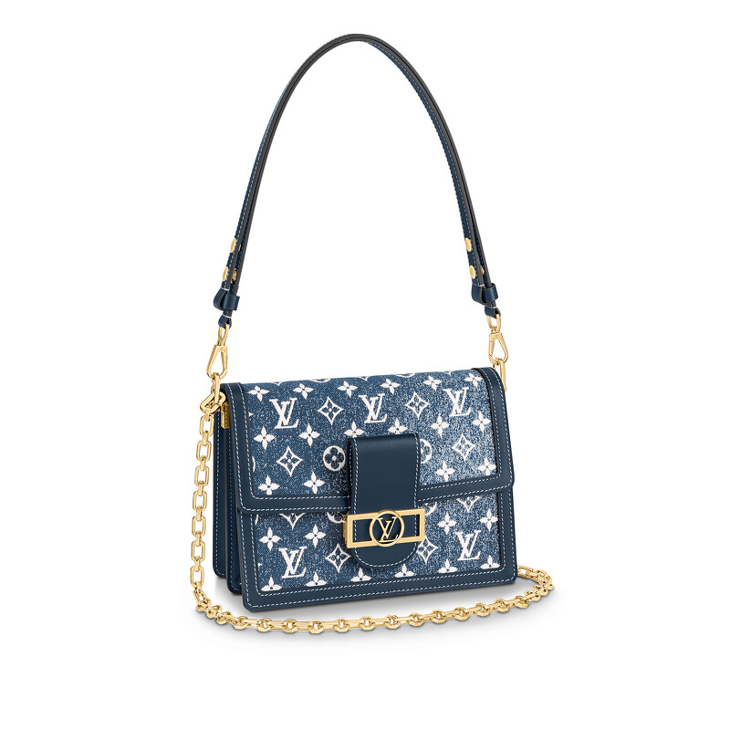 Louis Vuitton 印花側背包，NT121,000。