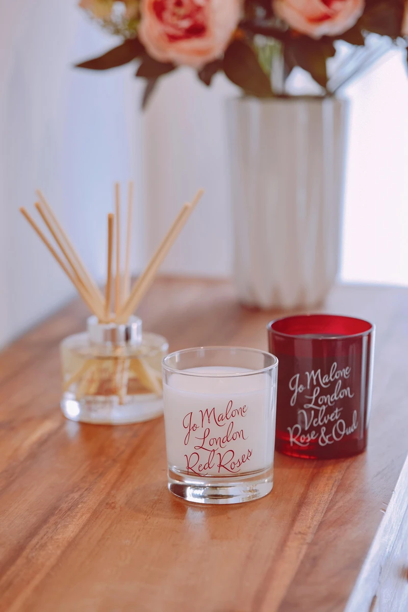 紅玫瑰限量版香氛工藝蠟燭200G NT2,700 . 絲絨玫瑰與烏木限量版香氛工藝蠟燭200G NT3,300 . 紅玫瑰限量版擴香165ML NT3,750 紅玫瑰限量版香氛工藝蠟燭200G NT2,700 . 絲絨玫瑰與烏木限量版香氛工藝蠟燭200G NT3,300 . 紅玫瑰限量版擴香165ML NT3,750