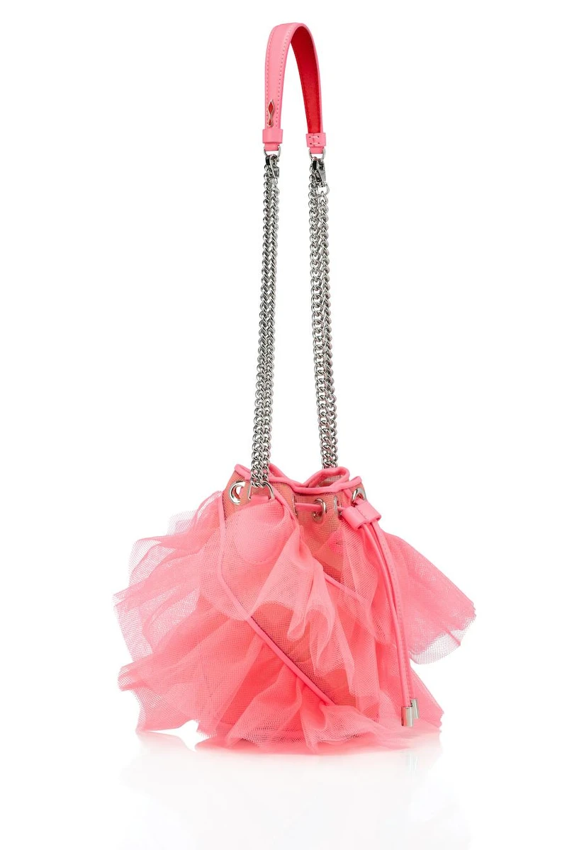 Christian Louboutin粉色薄紗蕾絲手袋,NT61,200 Christian Louboutin粉色薄紗蕾絲手袋,NT61,200