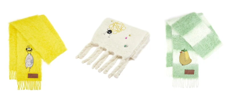 Loewe聯名圍巾，（左／右）售價NT$12,000；（中）售價NT$32,000