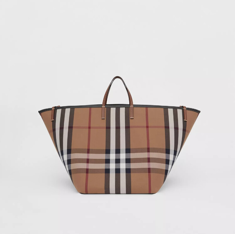 Burberry 經典格紋手提包,價格店洽。 Burberry 經典格紋手提包,價格店洽。