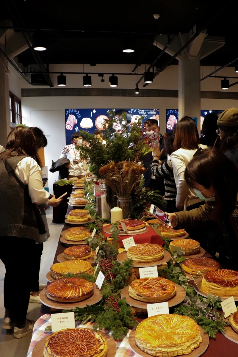 現場有來自法、日、台的名店及主廚相互交流，非常熱鬧。