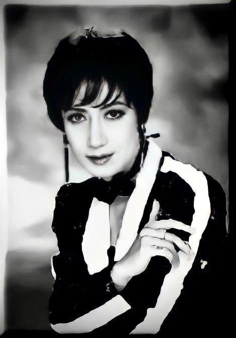 美輪明宏桌布-日本人認為最強款 奧黛麗赫本風格 美輪明宏桌布-日本人認為最強款 奧黛麗赫本風格