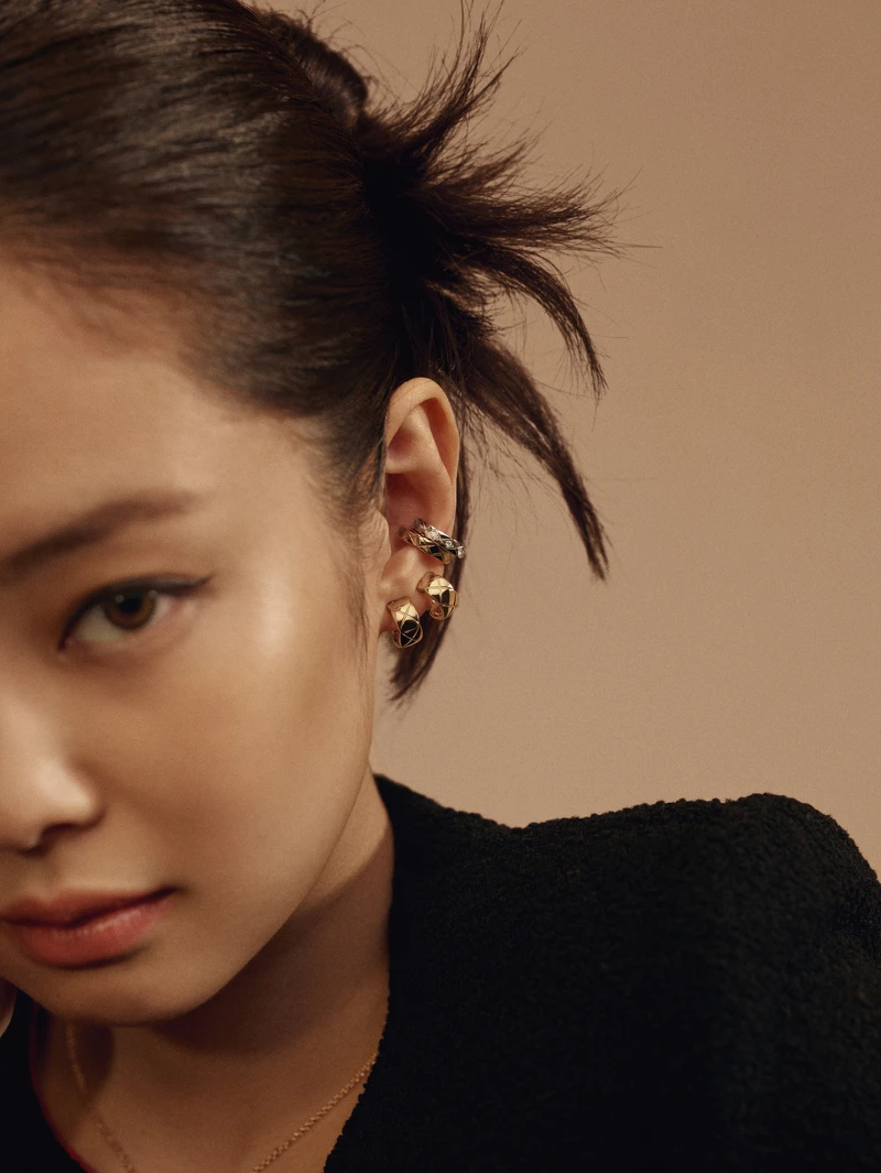 Jennie為香奈兒Coco Crush拍攝形象廣告,搶先試戴2022年新品 Jennie為香奈兒Coco Crush拍攝形象廣告,搶先試戴2022年新品