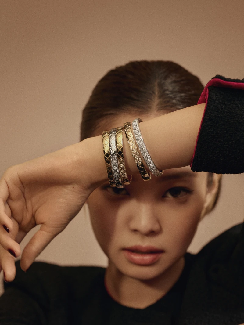 Jennie為香奈兒Coco Crush拍攝形象廣告,搶先試戴2022年新品 Jennie為香奈兒Coco Crush拍攝形象廣告,搶先試戴2022年新品