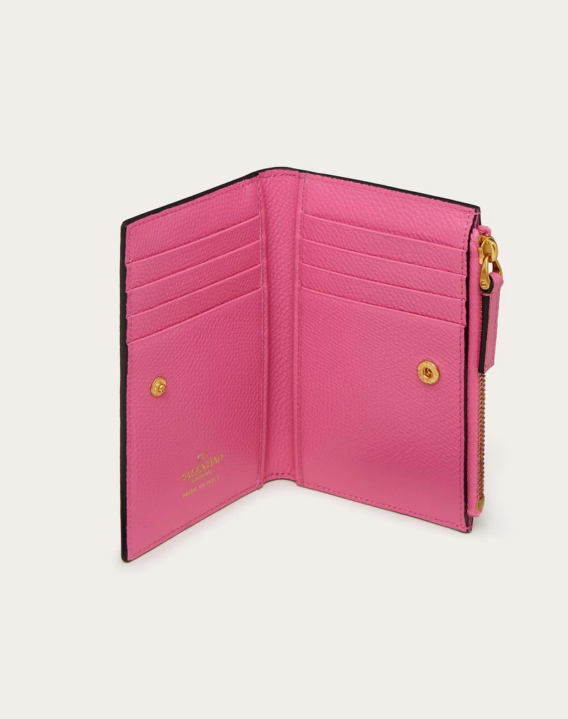 Valentino拉鍊式卡夾,NT17,000 Valentino拉鍊式卡夾,NT17,000