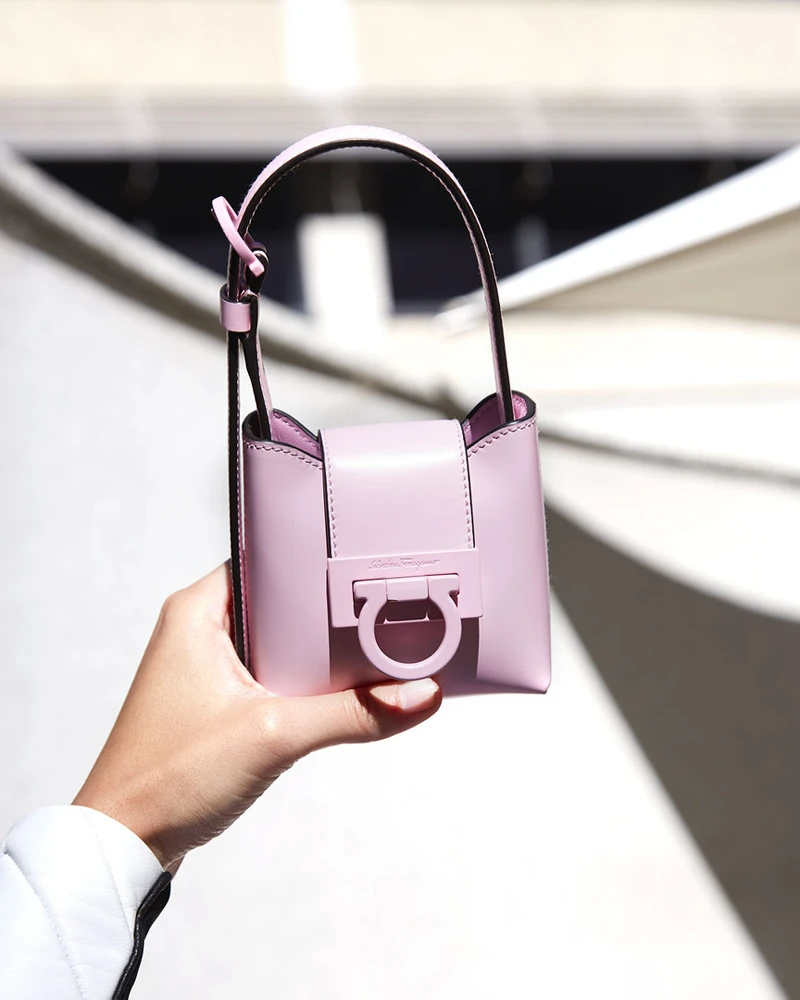 Salvatore Ferragamo Nano Trifolio,售價NT$26,900 Salvatore Ferragamo Nano Trifolio,售價NT$26,900