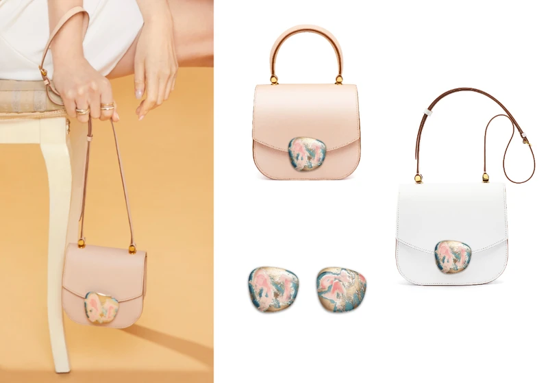 SAUVEREIGN Ink系列傳世金箔扣搭配Aphrodite系列包款。Aphrodite包款既是手提包又是斜背包,創新扣鎖設計可以輕易將手柄換為不同長度的肩背帶,共有三種尺寸:PM(小型)NT. 139,800起,MM(中型)NT. 149,800起,GM(大型)NT. 169,800起,搭配之傳世金箔扣飾價格另計。 SAUVEREIGN Ink系列傳世金箔扣搭配Aphrodite系列包款。Aphrodite包款既是手提包又是斜背包,創新扣鎖設計可以輕易將手柄換為不同長度的肩背帶,共有三種尺寸:PM(小型)NT. 139,800起,MM(中型)NT. 149,800起,GM(大型)NT. 169,800起,搭配之傳世金箔扣飾價格另計。