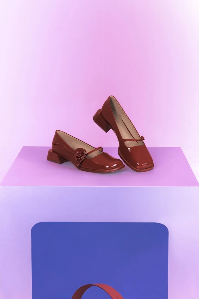 Charles & Keith X SHUSHU/TONG聯名系列一枝玫瑰花系列瑪莉珍鞋，NT4,990