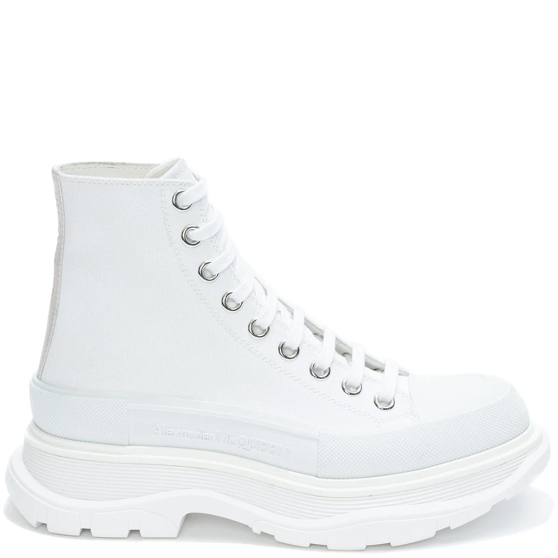 Alexander McQueen 高筒厚底鞋，NT25,100。