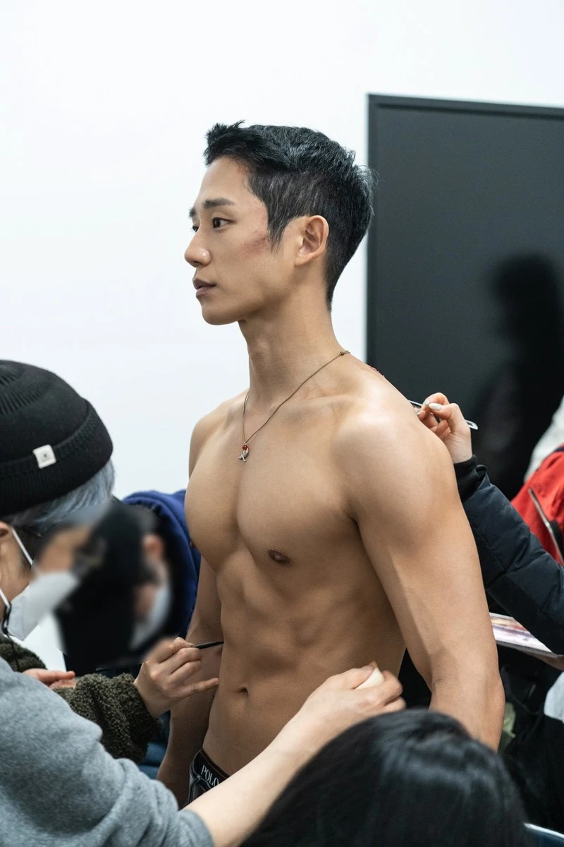 丁海寅為林守護一角曬黑加強鍛鍊身材