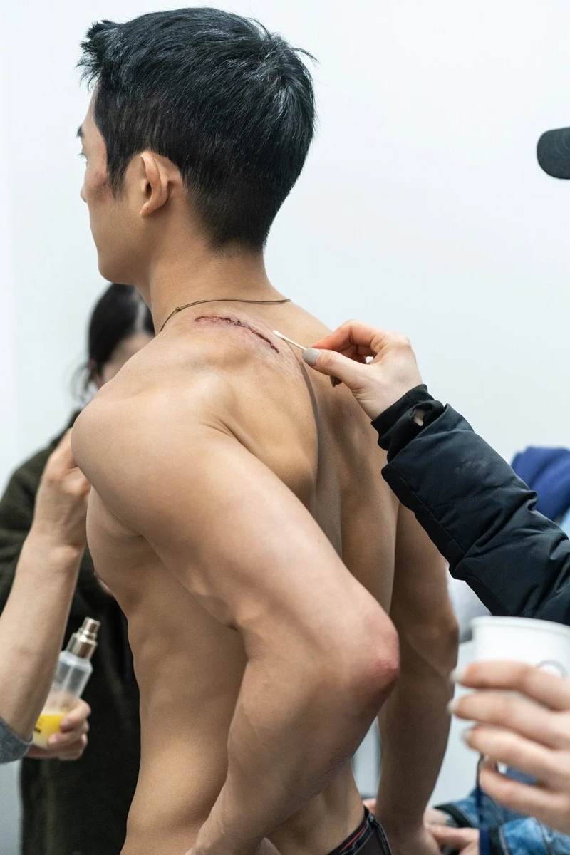 丁海寅為林守護一角曬黑加強鍛鍊身材