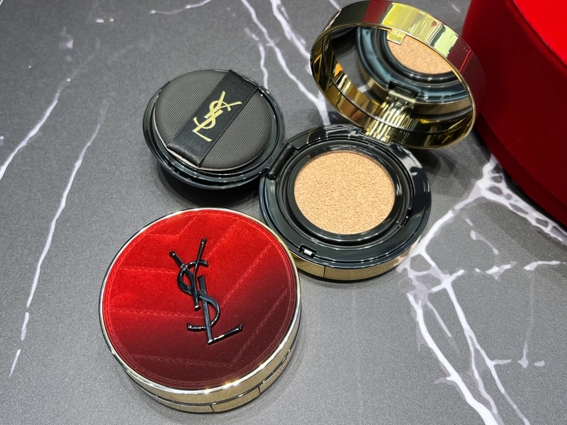 YSL恆久完美氣墊粉餅熾熱絨情限定版(#B20)，NT2,500