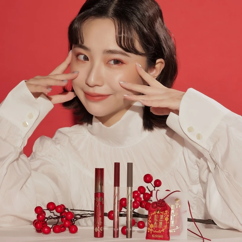 KISSME祭出開運必備單品，攜手命理專家提點開運眼妝攻略。