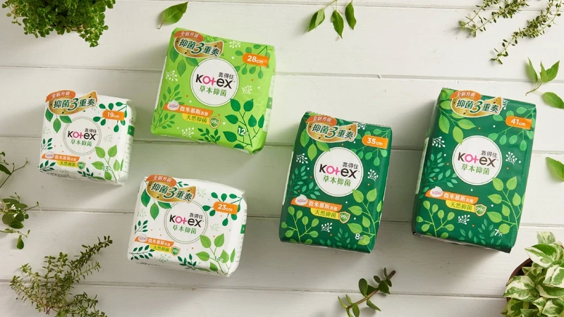 Kotex草本抑菌衛生棉主打天然抑菌精華、自然草本清香及細緻綿密的微米慕斯表層,要讓女生在生理期好好呵護自己。 Kotex草本抑菌衛生棉主打天然抑菌精華、自然草本清香及細緻綿密的微米慕斯表層,要讓女生在生理期好好呵護自己。