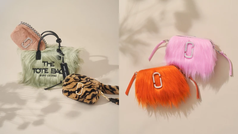 (圖右)Marc Jacobs 乾燥玫瑰粉絨毛版Snapshot相機包,NT17,900、Marc Jacobs米灰綠毛怪版Tote Bag 托特包,NT19,900、Marc Jacobs虎年限定商品—虎紋絨毛Snapshot相機包NT17,900;(圖左)Marc Jacobs芭比粉毛怪版Snapshot相機包、蜜柑橘毛怪版Snapshot相機包,各NT16,900 (圖右)Marc Jacobs 乾燥玫瑰粉絨毛版Snapshot相機包,NT17,900、Marc Jacobs米灰綠毛怪版Tote Bag 托特包,NT19,900、Marc Jacobs虎年限定商品—虎紋絨毛Snapshot相機包NT17,900;(圖左)Marc Jacobs芭比粉毛怪版Snapshot相機包、蜜柑橘毛怪版Snapshot相機包,各NT16,900