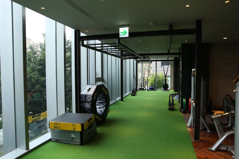 Self room二樓草皮區採光良好,讓運動過程更加放鬆 Self room二樓草皮區採光良好,讓運動過程更加放鬆